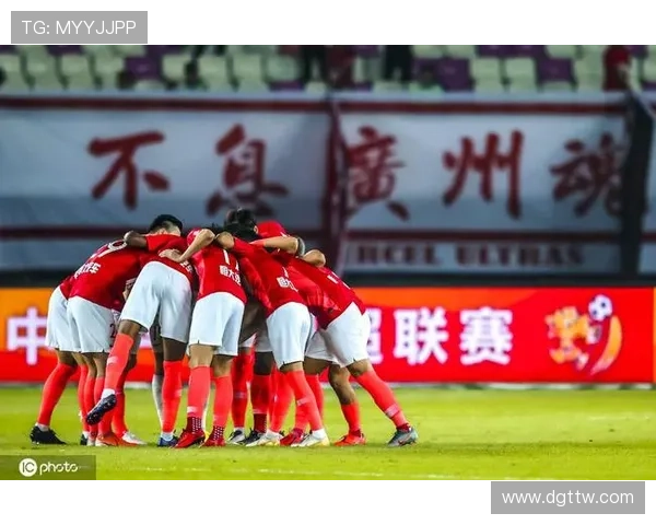 广州足球队的荣耀之路与奋斗精神全景回顾